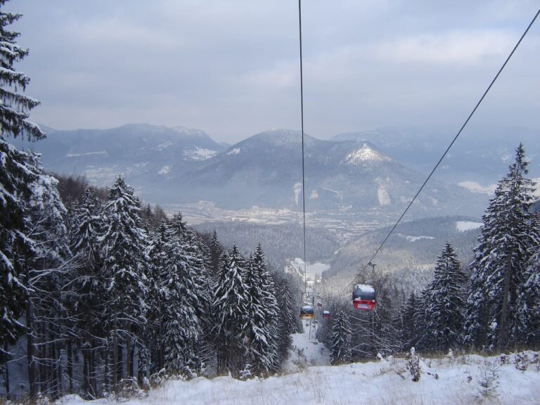 Kabínková lanovka na Malinom Brde v zime